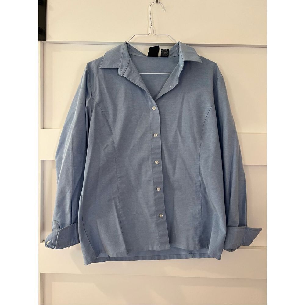 Hartwell wrinkle free light blue dress shirt size medium